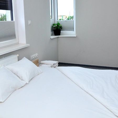 Pokoje, Apartamenty, Restauracja Marcus Оборники Екстериор снимка