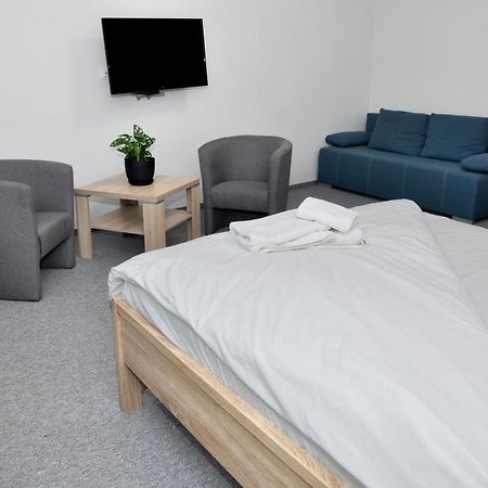 Pokoje, Apartamenty, Restauracja Marcus Оборники Екстериор снимка