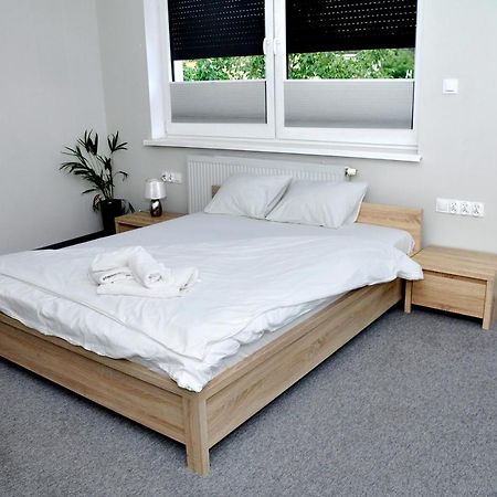 Pokoje, Apartamenty, Restauracja Marcus Оборники Екстериор снимка