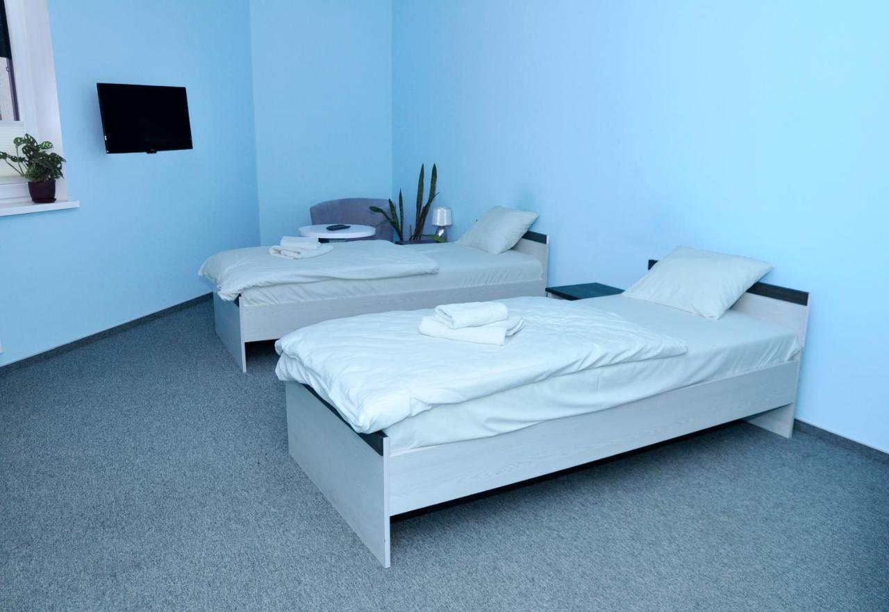Pokoje, Apartamenty, Restauracja Marcus Оборники Екстериор снимка