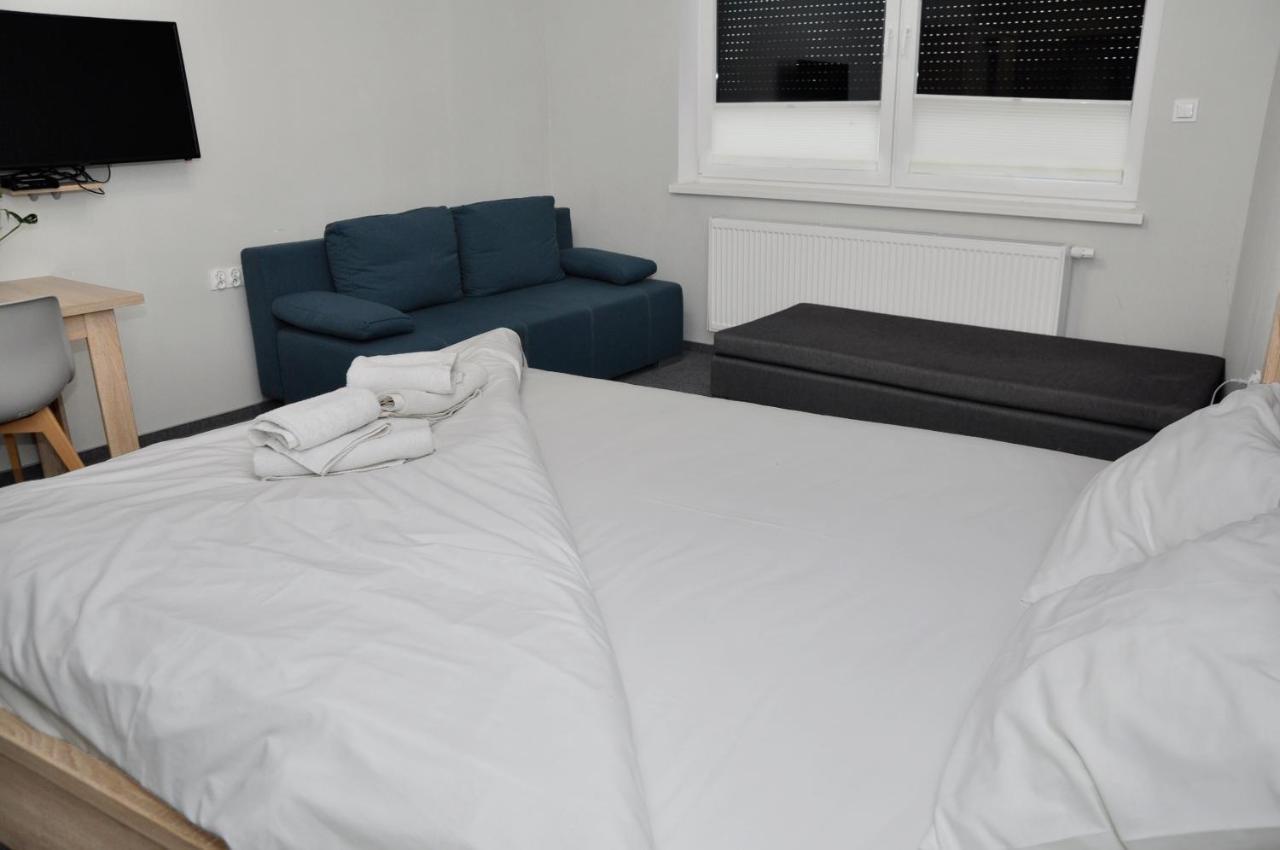 Pokoje, Apartamenty, Restauracja Marcus Оборники Екстериор снимка