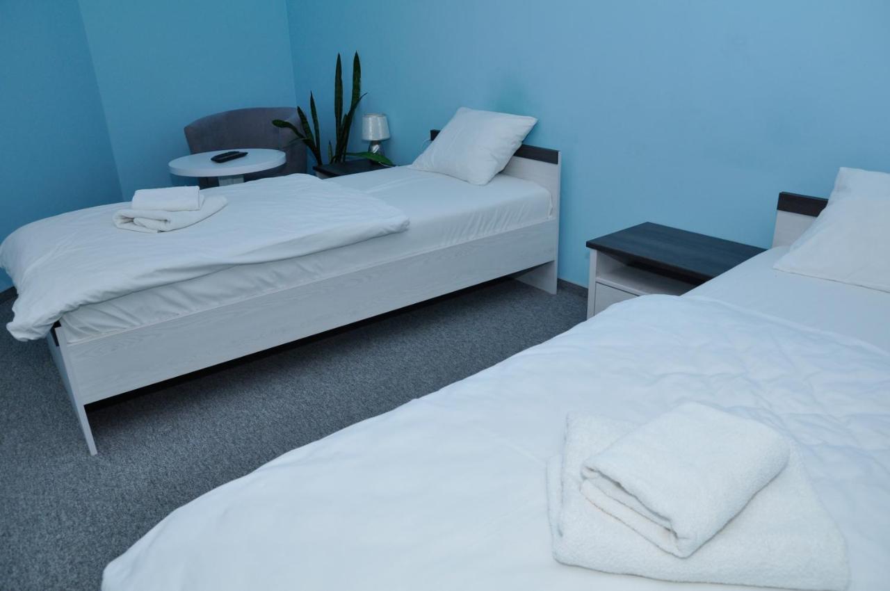 Pokoje, Apartamenty, Restauracja Marcus Оборники Екстериор снимка