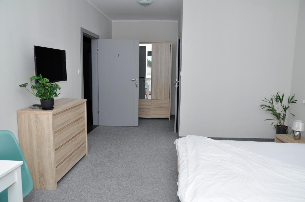 Pokoje, Apartamenty, Restauracja Marcus Оборники Екстериор снимка