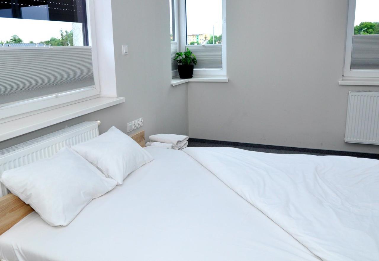 Pokoje, Apartamenty, Restauracja Marcus Оборники Екстериор снимка