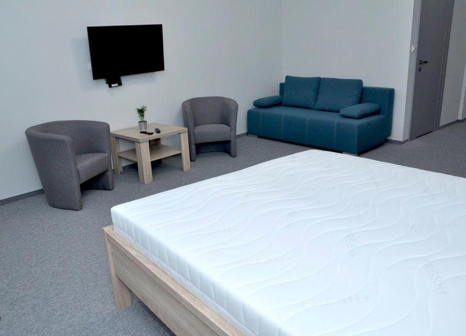 Pokoje, Apartamenty, Restauracja Marcus Оборники Екстериор снимка